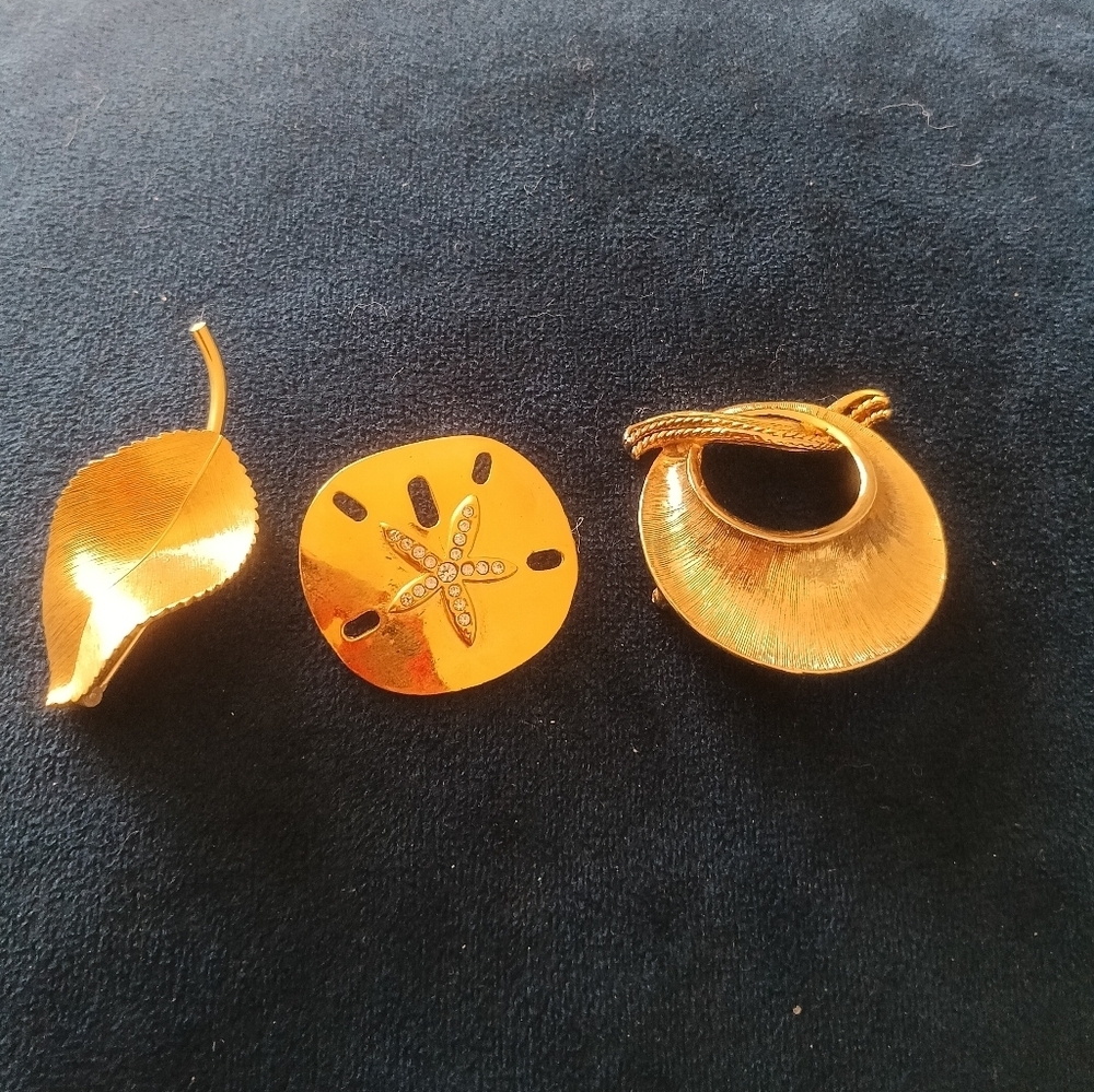 Vintage Set of 3 Gold tone Brooches